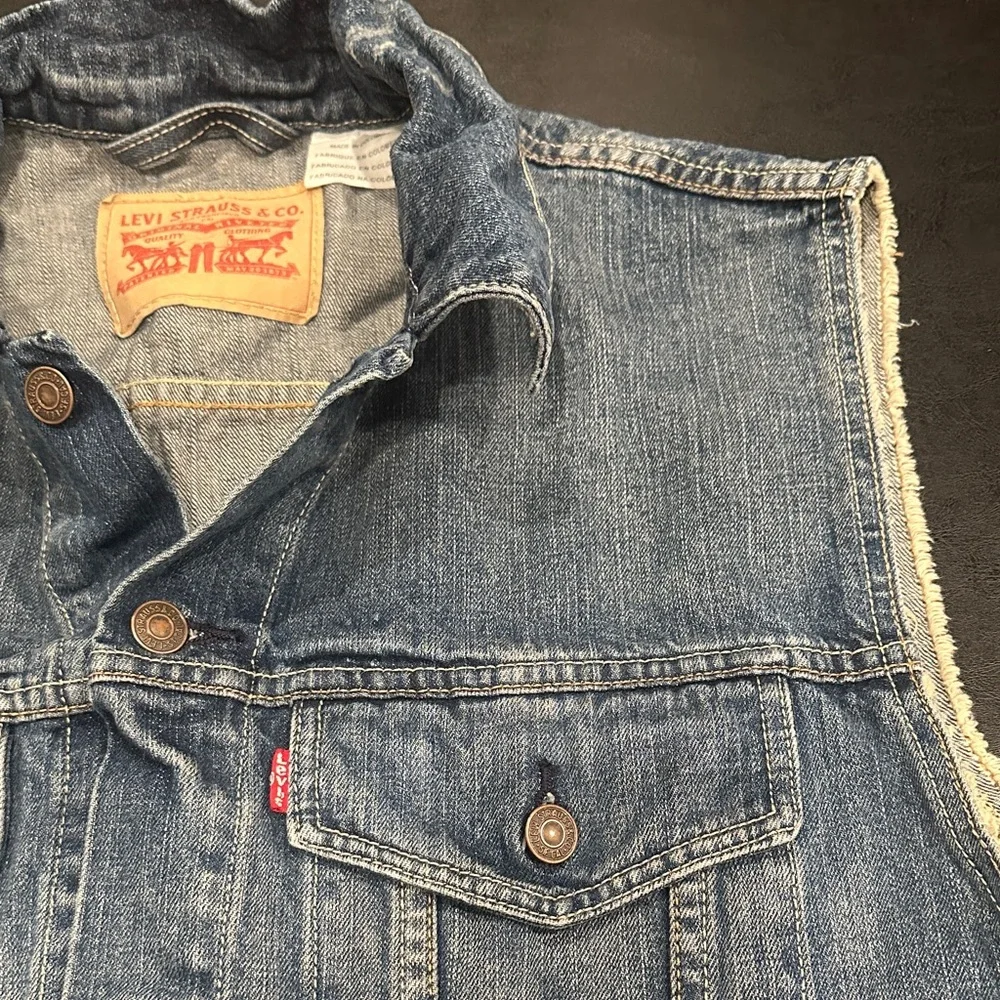 Levi's Classic Vintage Distressed Blue Denim Vest - Picture 3 of 8